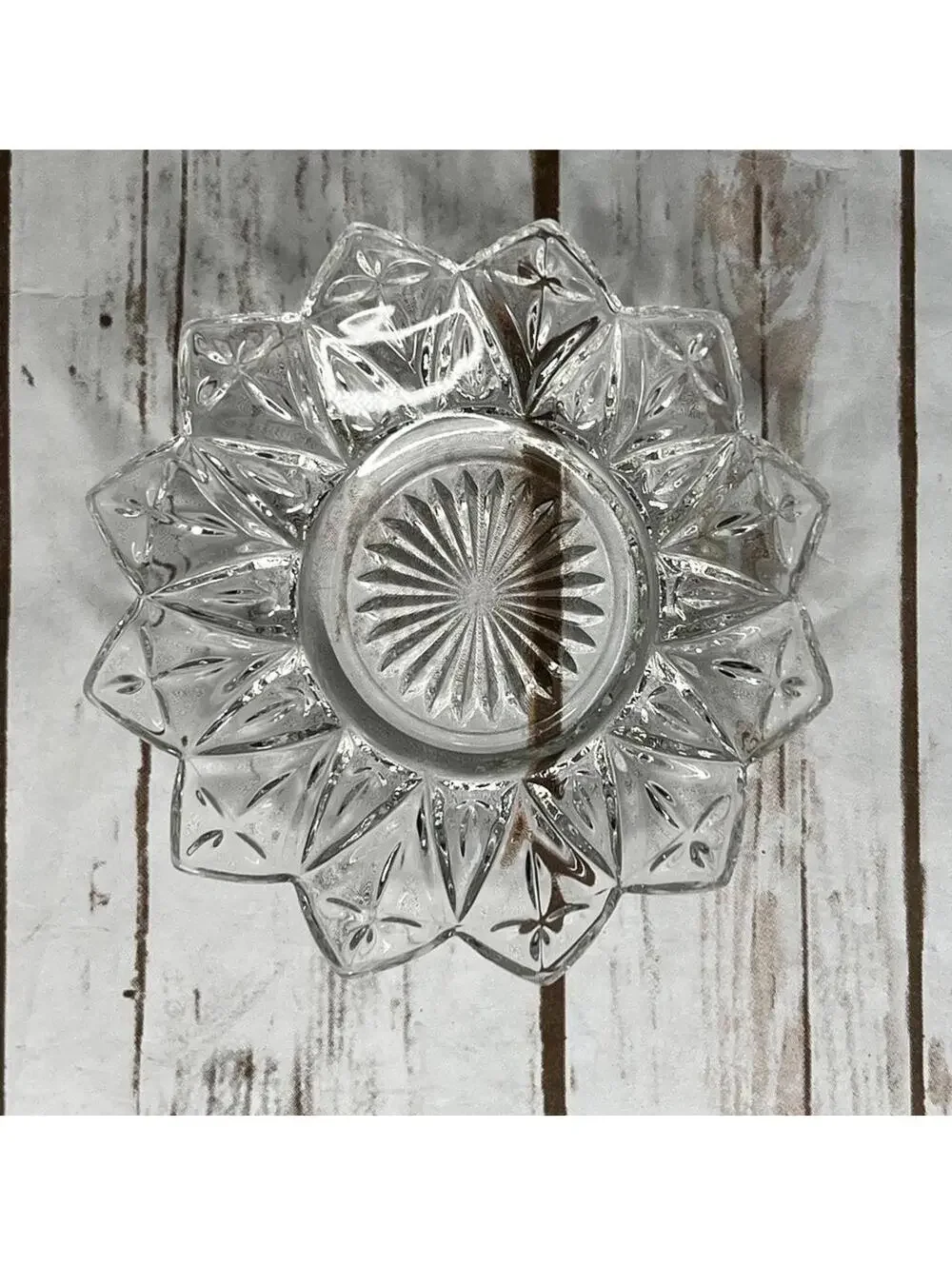 Vintage Federal Glass Berry Bowl Lotus Flower Design‎